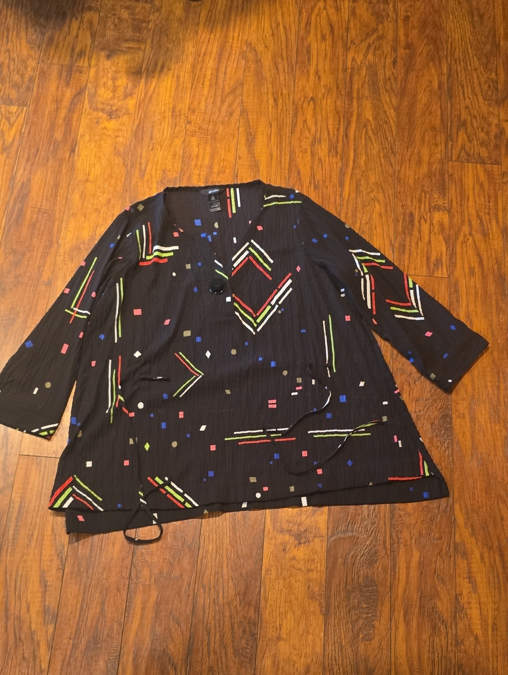 Ali Miles Black Geometric Pattern V-Neck Tunic with Multicolor Accents